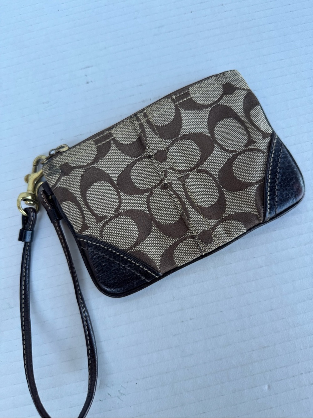 Coach Signature Canvas Wristlet — Khaki/Brown Classic Logo